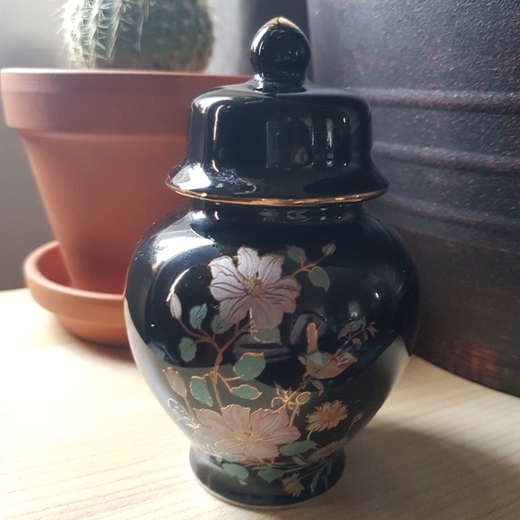 Vintage Japanese lidded ginger jar